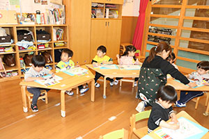 ひな祭りの塗り絵をしました　あひる