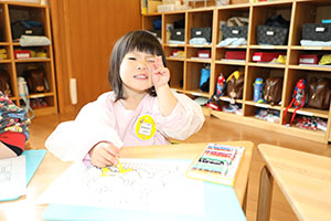 ひな祭りの塗り絵をしました　あひる