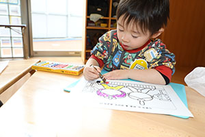 ひな祭りの塗り絵をしました　あひる