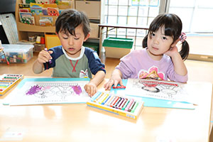 ひな祭りの塗り絵をしました　あひる