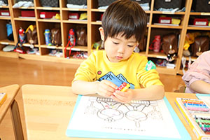 ひな祭りの塗り絵をしました　あひる