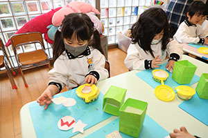 年長さんへのプレゼント　ひまわり・さくら