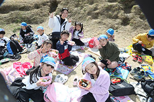 お別れ遠足で南部丘陵公園に行きました　年長組 NO.2