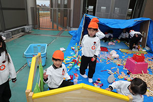 キャンプごっこ　E