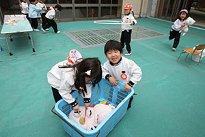 キャンプごっこ　E