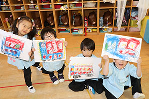 汽車バスの絵を描いたよ　ぱんだ