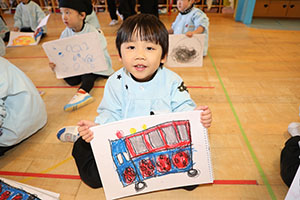 汽車バスの絵を描いたよ　ぱんだ