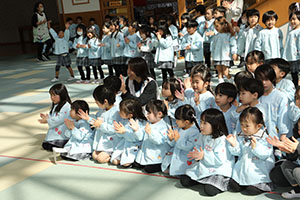 3月生まれのお誕生会　ー劇ごっこー　　ひよこ・あひる・ぺんぎん