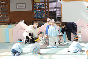 3月生まれのお誕生会　ー劇ごっこー　　ひよこ・あひる・ぺんぎん