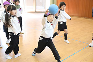 3月生まれのお誕生会 　ードッジボールー　　年長