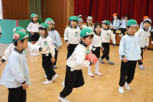 3月生まれのお誕生会 　ードッジボールー　　年長