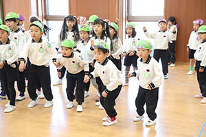 3月生まれのお誕生会 　ードッジボールー　　年長