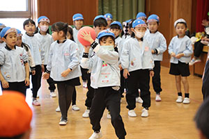 3月生まれのお誕生会 　ードッジボールー　　年長