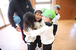 3月生まれのお誕生会 　ードッジボールー　　年長