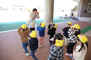 双眼鏡を持ってお散歩🎵　あひる