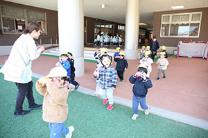 双眼鏡を持ってお散歩🎵　あひる