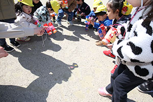 双眼鏡を持ってお散歩🎵　あひる