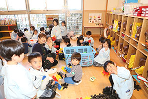 仲良くお給食　あひる・きりん