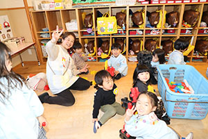 仲良くお給食　あひる・きりん