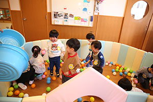 ボール遊び　あひる