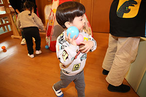 ボール遊び　あひる