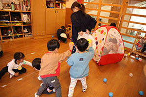 ボール遊び　あひる