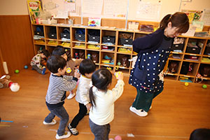 ボール遊び　あひる