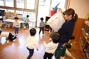 ボール遊び　あひる