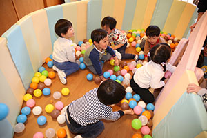 ボール遊び　あひる