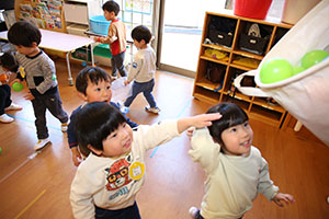 ボール遊び　あひる