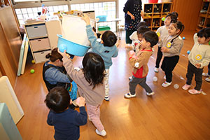 ボール遊び　あひる