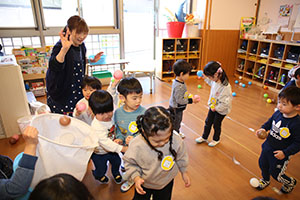 ボール遊び　あひる