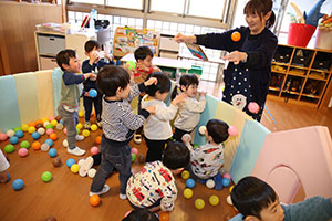 ボール遊び　あひる