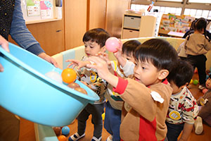 ボール遊び　あひる