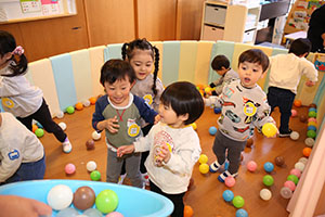 ボール遊び　あひる