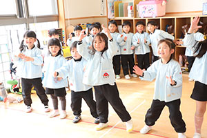 発表会ごっこ　ひまわり（あひる）