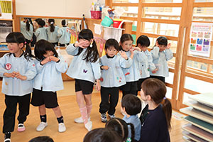 発表会ごっこ　ひまわり（あひる）