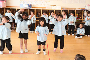 発表会ごっこ　ひまわり（あひる）