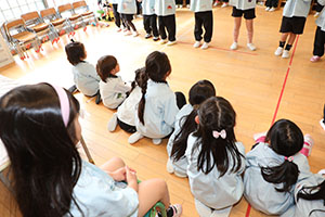 発表会ごっこ　ひまわり（あひる）