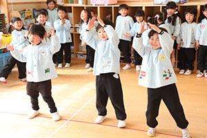 発表会ごっこ　ひまわり（あひる）