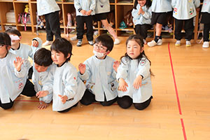 発表会ごっこ　ひまわり（あひる）