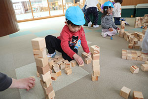 積み木遊び　ぺんぎん