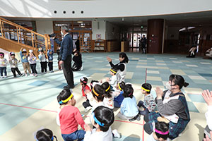 リズム遊び　「森の中の発表会」♪　2歳児クラス