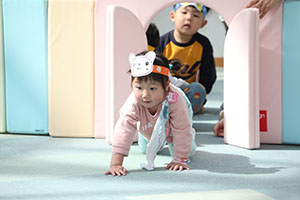 リズム遊び　「森の中の発表会」♪　2歳児クラス