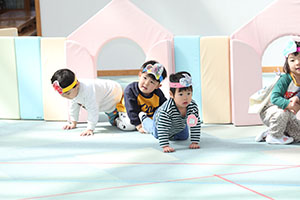 リズム遊び　「森の中の発表会」♪　2歳児クラス