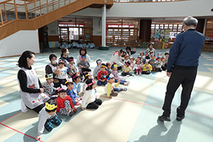 リズム遊び　「森の中の発表会」♪　2歳児クラス