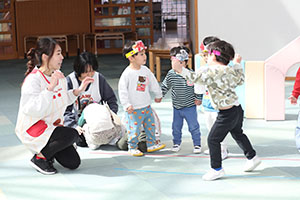 リズム遊び　「森の中の発表会」♪　2歳児クラス