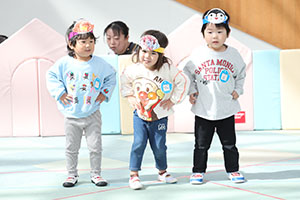 リズム遊び　「森の中の発表会」♪　2歳児クラス