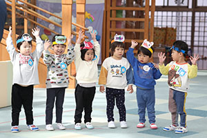 リズム遊び　「森の中の発表会」♪　2歳児クラス