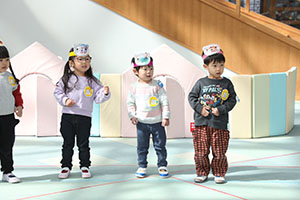 リズム遊び　「森の中の発表会」♪　2歳児クラス